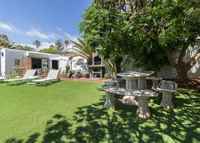 Lapahi بلايا ديل إنغلز